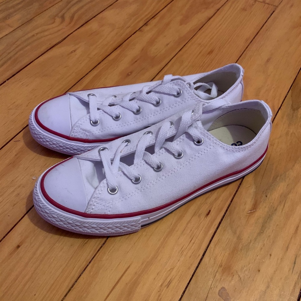 NEVER WORN!! Converse. 💜